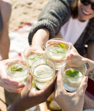 En Comercial Tello somos líderes en distribución de bebidas alcohólicas en Barcelona. Venta al por mayor para grandes superfícies.